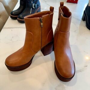 House of Harlow dark Tan Platform Ankle Boots